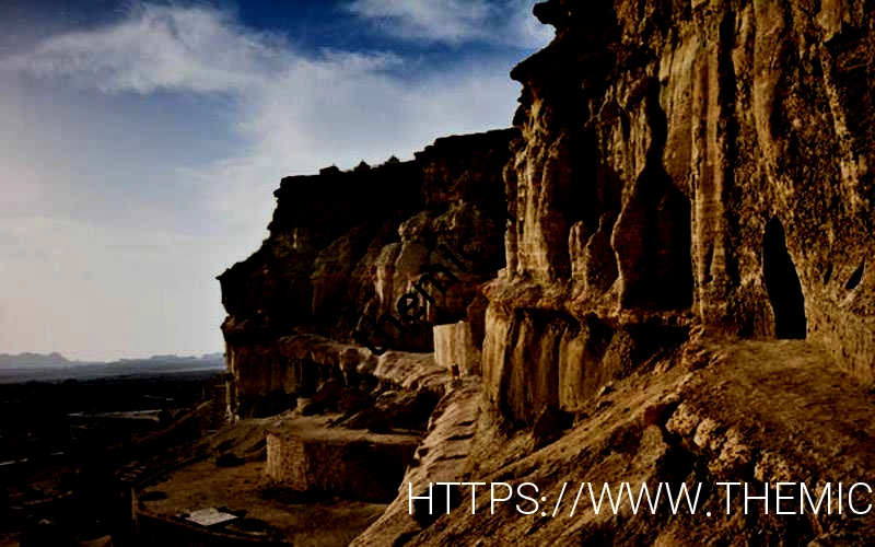 غارهای خربس از نمایی از قشم